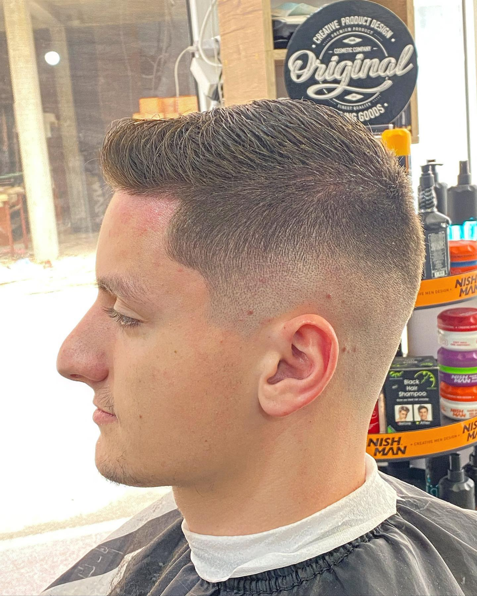 Fade preciz te Barber Shop Endriti